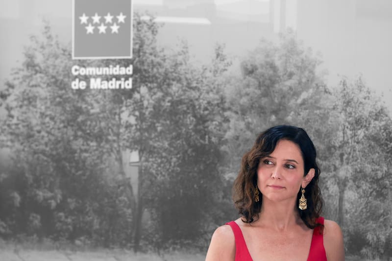 Isabel Díaz Ayuso enfrenta a la oposición: "¿Yo no puedo salir con nadie que se relacione con una empresa en la Comunidad de Madrid?".