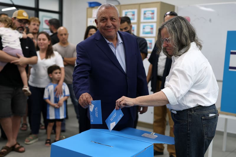 La oposición la lidera un bloque de agrupaciones opositoras judías nucleado en torno al partido Yashar del ex general Gadi Eisenkot.