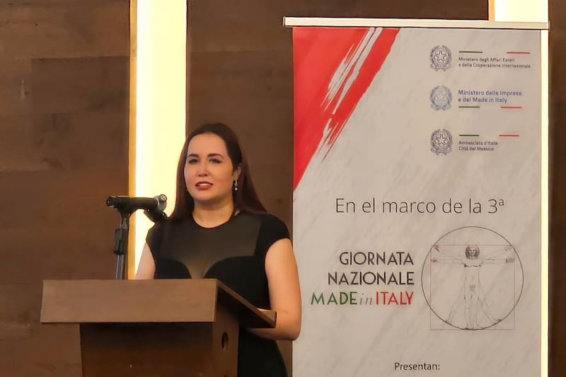 AME4695. CIUDAD DE MÉXICO (MÉXICO), 26/06/2026.- Fotografía cedida por la Agencia Italiana de Comercio Exterior ITA/ICA que muestra a la directora general de Relaciones Internacionales de la Secretaría de Economía, María Araceli de Haas Matamoros, hablando durante el día nacional del 'Made In Italy' este martes, en Ciudad de México (México). México e Italia estrechan su cooperación industrial, impulsada por el fortalecimiento de la presencia de la maquinaria y la tecnología italianas en sectores estratégicos del país norteamericano. EFE/ IITA/ICA /SOLO USO EDITORIAL/ NO VENTAS/ SOLO DISPONIBLE PARA ILUSTRAR LA NOTICIA QUE ACOMPAÑA (CRÉDITO OBLIGATORIO)