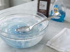Mezclar detergente líquido con agua oxigenada: para qué sirve y por qué lo recomiendan los expertos