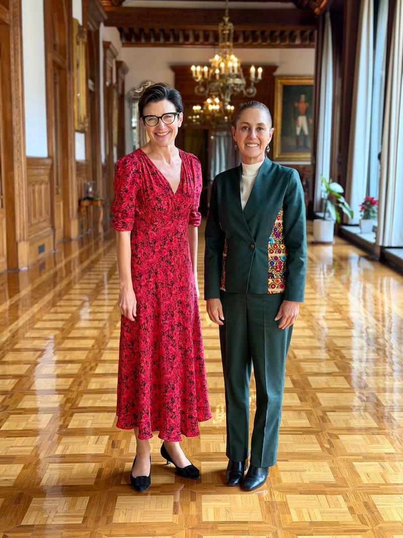 De izquierda a derecha, Jane Fraser, CEO de Citi, y Claudia Sheinbaum, presidenta de México.