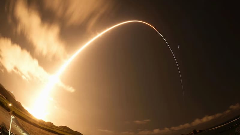 La misión MMX despegó rumbo a Fobos con una meta inédita: aterrizar, tomar muestras y traerlas a la Tierra en 2031 para descifrar cómo nació el Sistema Solar.