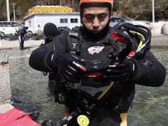 Emocionante: la trágica historia del japonés que hace 13 años bucea para estar cerca de su esposa desaparecida en el tsunami de Japón