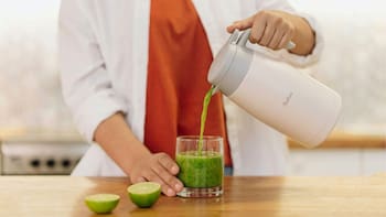 Adiós hinchazón | Los 3 jugos verdes para desinflamar el colon y mejorar la salud intestinal