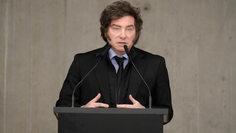 La disertación abrió con otro cuestionamiento, esta vez a los periodistas, a quienes llamó “seres cargados de maldad”.