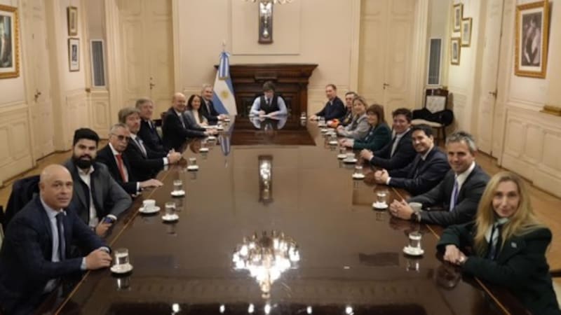 El presidente Javier Milei sale del Tedeum rumbo a Casa Rosada.
Foto: Presidencia