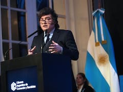 Las caminatas del León, el ministro blindado y los sueldos millonarios que sobrevivieron