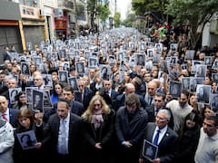 Javier Milei encabeza el acto por el 32° aniversario del atentado a la AMIA