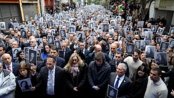 Javier Milei encabeza el acto por el 32° aniversario del atentado a la AMIA
