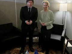 Milei recibió una carta de Bruselas con una dedicatoria personal: “Dear Javier”