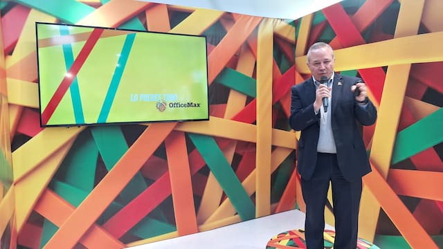 Del escritorio al neceser: el cambio con el que OfficeMax reinventa sus 82 tiendas en México incluye arte y skincare