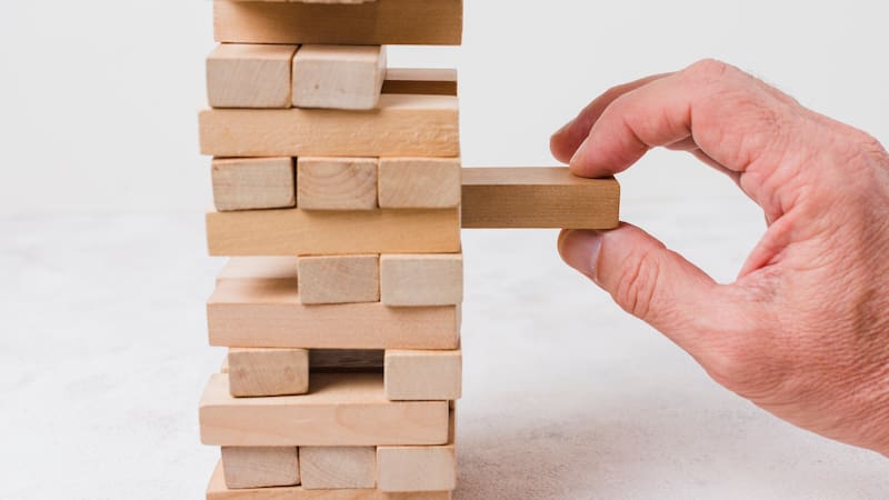 Quitar piezas también es construir, por eso la clave para escalar no es sumar, sino sostener lo esencial