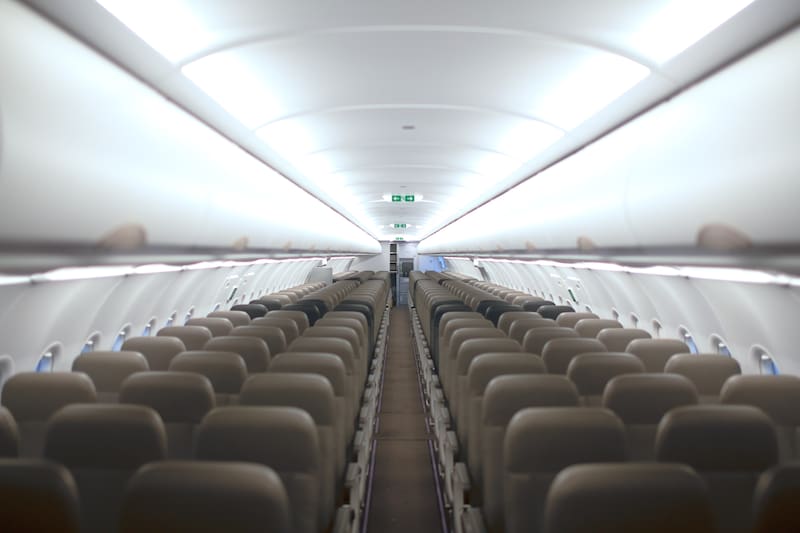 Interior de un avión de JetSMART