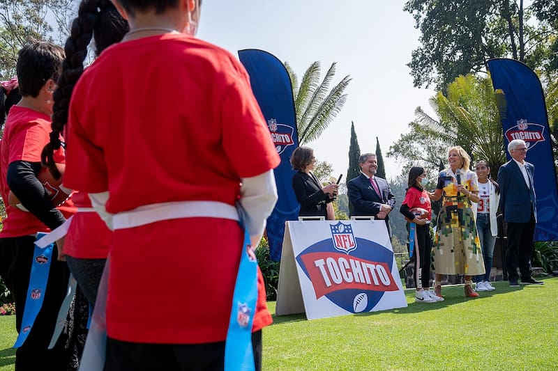 La exprimera dama de EEUU, Jill Biden, en un evento de promoción de tochito por parte de la NFL en CDMX.