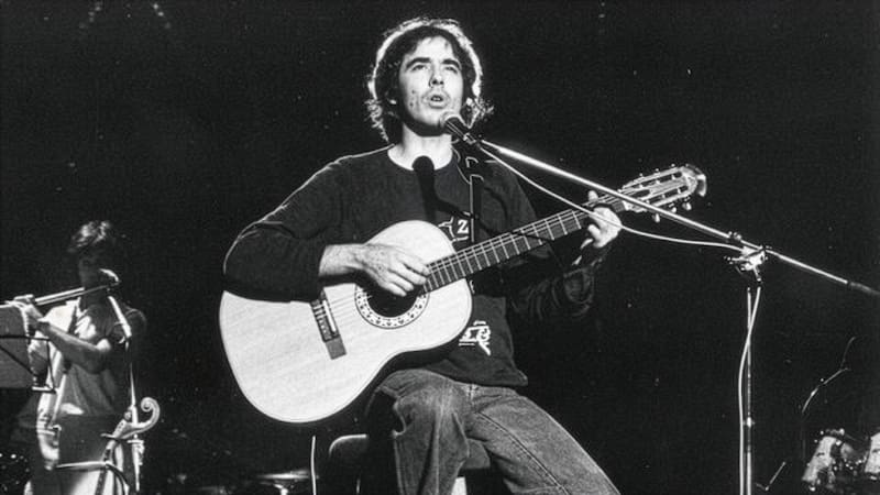 El entorno mediterráneo fue una fuente constante de inspiración en la obra de Joan Manuel Serrat, especialmente en sus primeras composiciones.