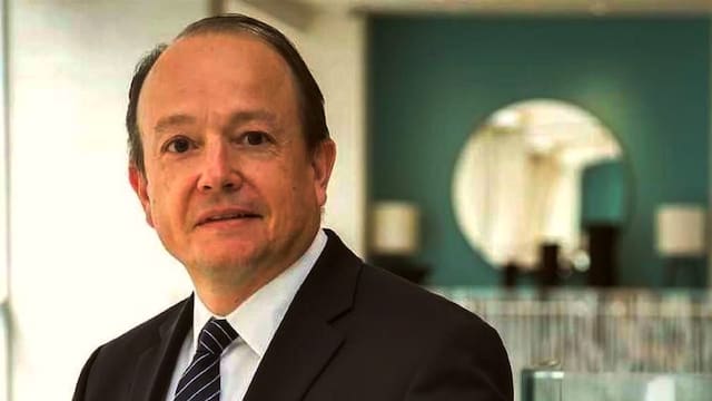 Un exasesor de Caputo lanzó una fuerte advertencia sobre el plan para el dólar: “Juegan con fuego”