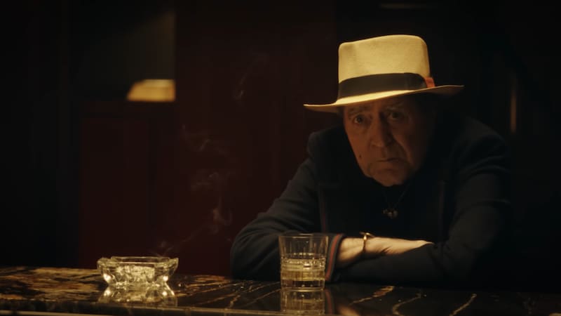 Joaquín Sabina en el videoclip de "Un último vals".