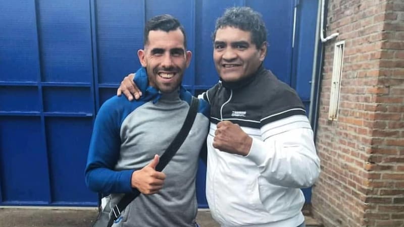 Jorge "Roña" Castro y Carlos Tévez. Foto: @locomotoracastro