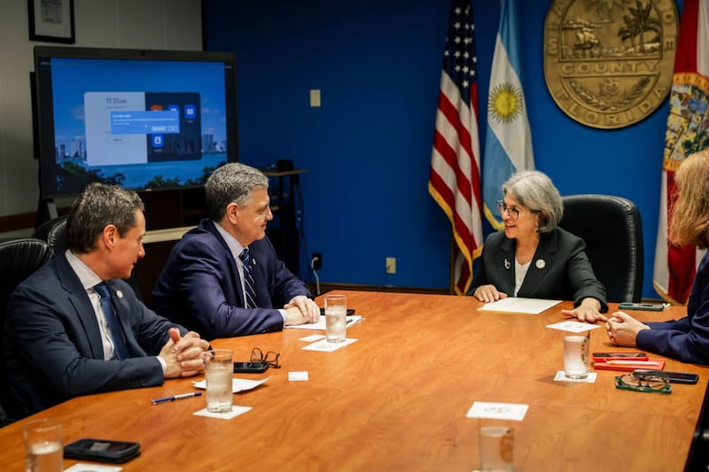 Jorge Macri y Gabriel Sánchez Zinny junto a Daniella Levine Cava, Alcaldesa del condado de Miami Dade