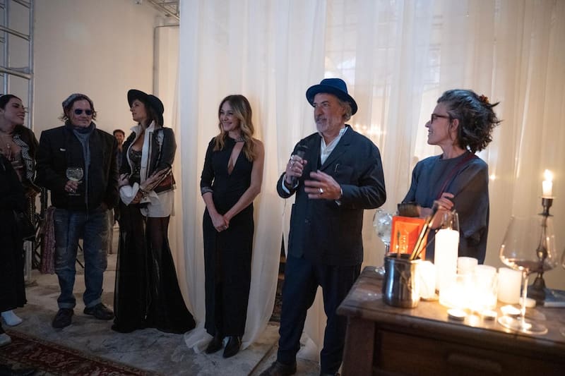 Jorge Rodríguez con Johnny Depp y Verónica Lozano