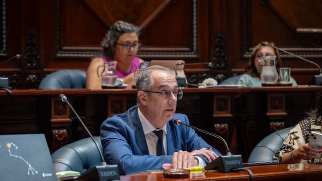 Oposición acusa al Gobierno de retrocesos en la educación; las autoridades respondieron