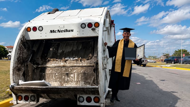 José Israel, estudiante mexicano de 21 años que trabajó como recolector para pagar la universidad.