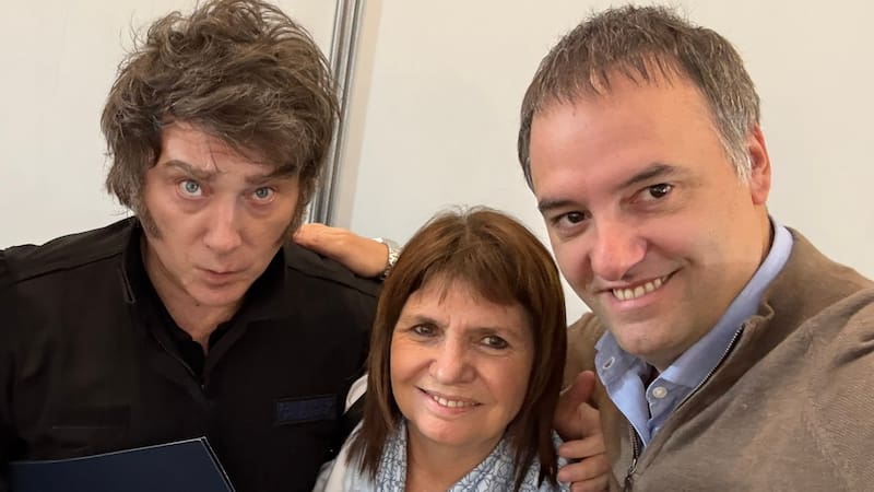 Milei con Patricia Bullrich y Manuel Adorni.