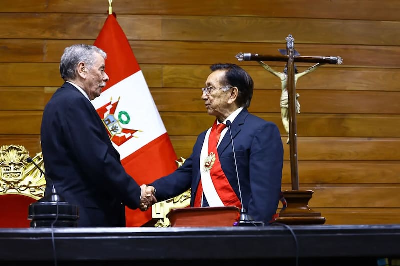 José María Balcázar asume como presidente interino de Perú durante la sesión del Congreso. Foto: Agencia de Noticias Andina