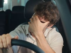 Por orden de la Ley de Movilidad, los conductores pueden perder la licencia de conducir por un año si manejan bajo los efectos del alcohol o estupefacientes