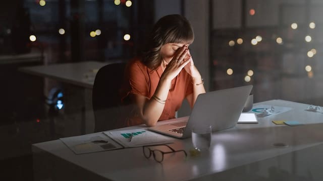 Ansiedad y estrés laboral acorralan a la fuerza joven en México, advierte AXA