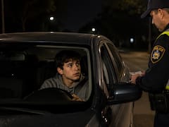 Oficial | El Gobierno revisará coche por coche y multará a conductores adolescentes por manejar de noche