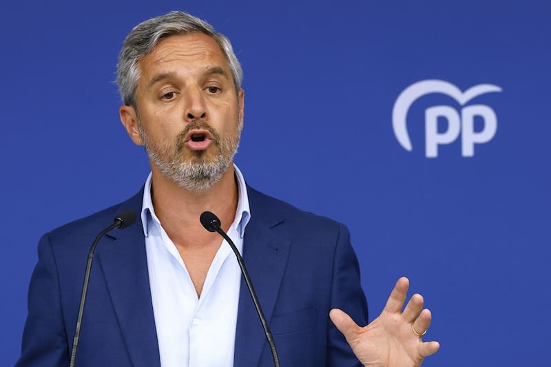 Juan Bravo, vicesecretario de Economía del PP, rechaza las cifras del Gobierno y acusa a Sánchez de beneficiar solo a sus socios independentistas.