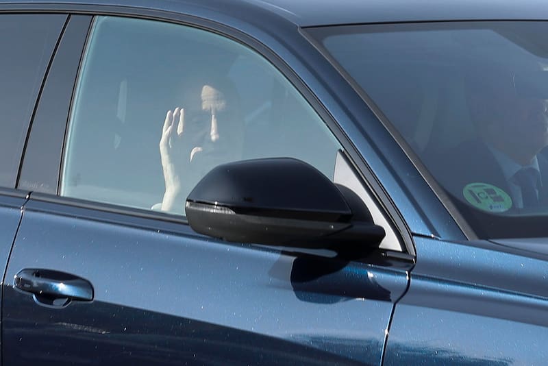 El rey emérito Juan Carlos I llega al almuerzo en El Pardo (Fuente: EFE/ Sergio Pérez)