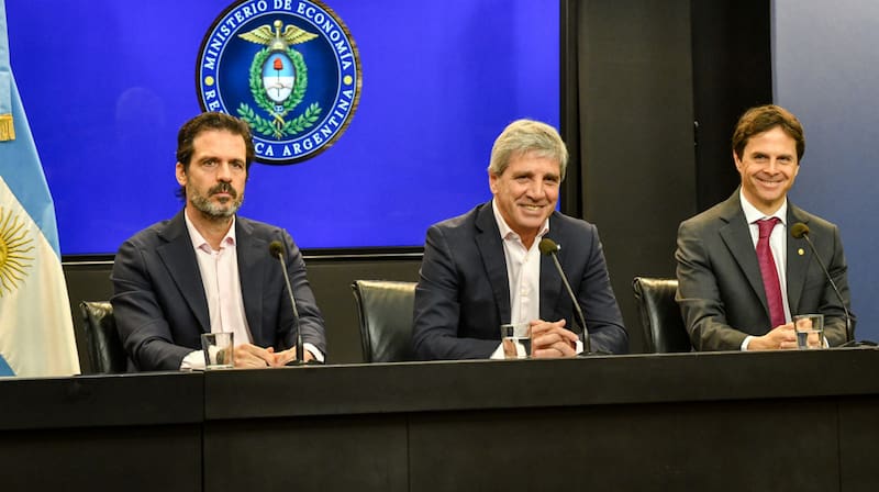 Micele, Caputo y Romero Krause en el anuncio de licitaciones del FGS para créditos hipotecarios