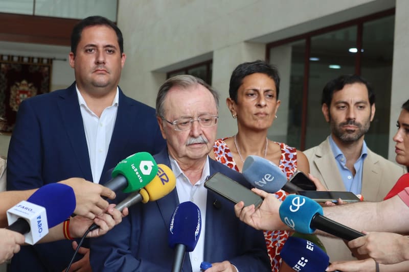 El rey transmite a Vivas el apoyo de toda España a Ceuta y apela a la unidad.
