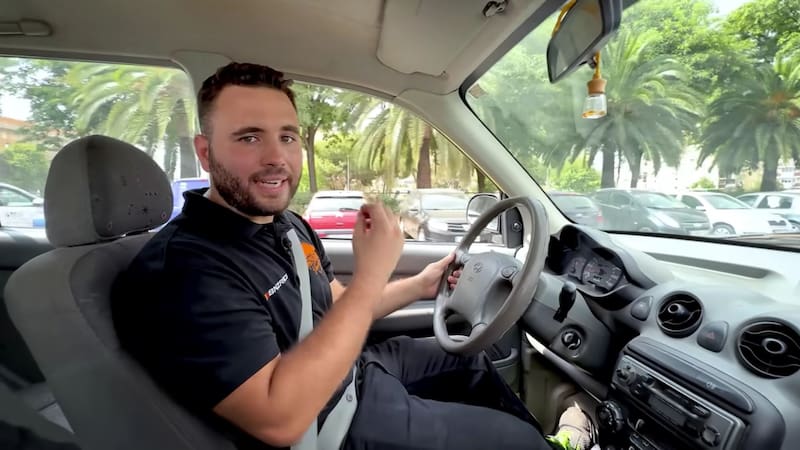 Juan José Ebenezer, mecánico: “Cuando arranques el coche, que no esté puesto el aire acondicionado nunca”