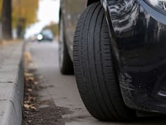 Juan José, mecánico: “No hay que dejar el carro estacionado con las llantas giradas porque puedes hacer que termine en el taller”