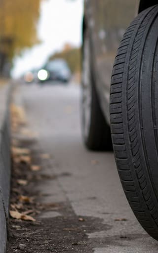 Juan José, mecánico: “No hay que dejar el carro estacionado con las llantas giradas porque puedes hacer que termine en el taller”