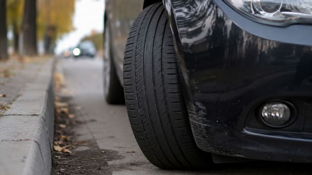 Juan José, mecánico: “No hay que dejar el carro estacionado con las llantas giradas porque puedes hacer que termine en el taller”