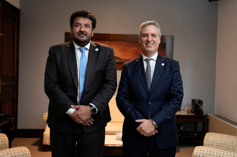 La ceremonia fue encabezada por el ministro de Justicia y Derechos Humanos bonaerense, Juan Martín Mena, y por el presidente del Colegio de Escribanos de la Provincia de Buenos Aires, Guillermo Longhi.