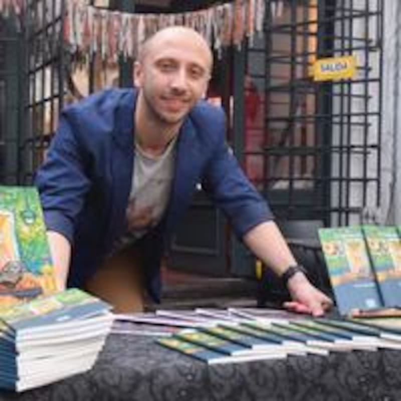 Juan Papasidero en la presentación de su libro.
