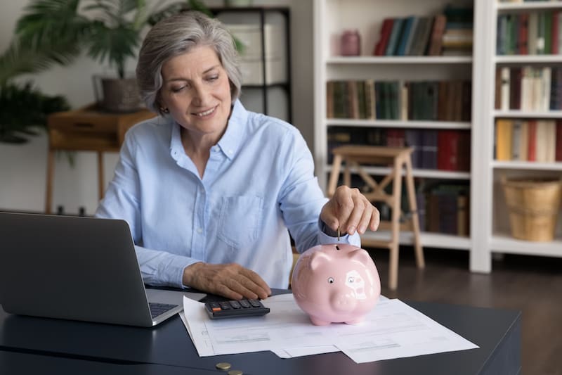 Jubilación en 2027: cuántos años habrá que cotizar para retirarse a los 65 y quiénes tendrán que esperar hasta los 67 (foto: Shutterstock)