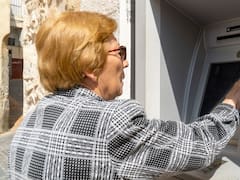 IMSS 2026: pensionados pueden registrar su cuenta bancaria para evitar las comisiones, ¿cómo hacerlo?