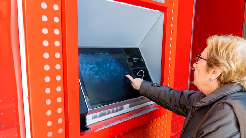 Jubilados con tarjeta de cobro del INAPAM tendrán que cumplir con un nuevo trámite obligatorio