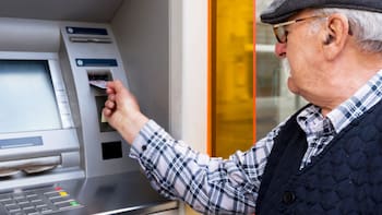 Se adelantó la pensión de febrero para jubilados: todos estos adultos mayores ya pueden retirar su dinero en cajeros automáticos
