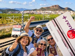 Oficial | Los jubilados argentinos, colombianos y mexicanos que viajen a España pueden solicitar la “tarjeta dorada” de RENFE para viajar a mitad de precio