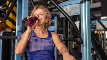 Adiós al cansancio y a la fatiga | La súper bebida natural hecha en casa que te deja 0KM y con la energía de uno de 20 años
