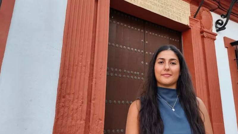 Julia Cejudo, la notaria más joven de España que aprobó la oposición con tan solo 23 años.
