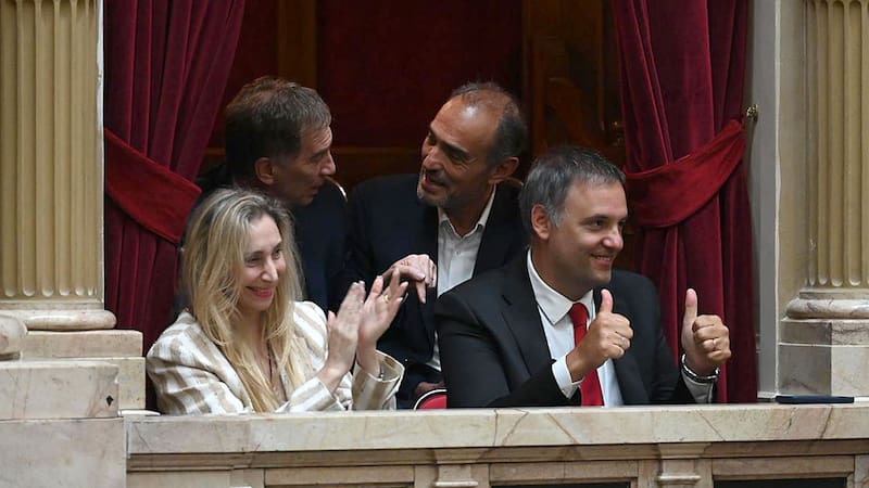 NOTICIAS ARGENTINAS BAIRES FEBRERO 19: En una sesión extensa teñida de escándalos, movilizaciones y un paro general de la CGT, el oficialismo logró esta noche aprobar en la Cámara de Diputados la reforma laboral y ahora el proyecto será remitido al Senado para analizar las modificaciones aplicadas en la redacción. FOTO: JUAN FOGLIA /NA.