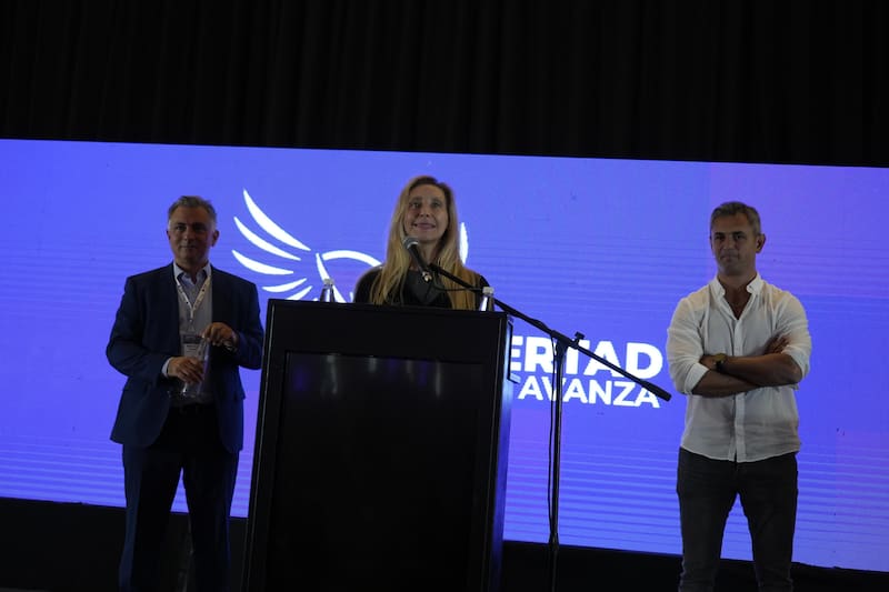 “Sigamos trabajando, sigamos poniendo fuerza para conseguir las reformas que necesita la Argentina”, expresó Karina Milei en el congreso de dirigentes bonaerenses de LLA en Mar del Plata.